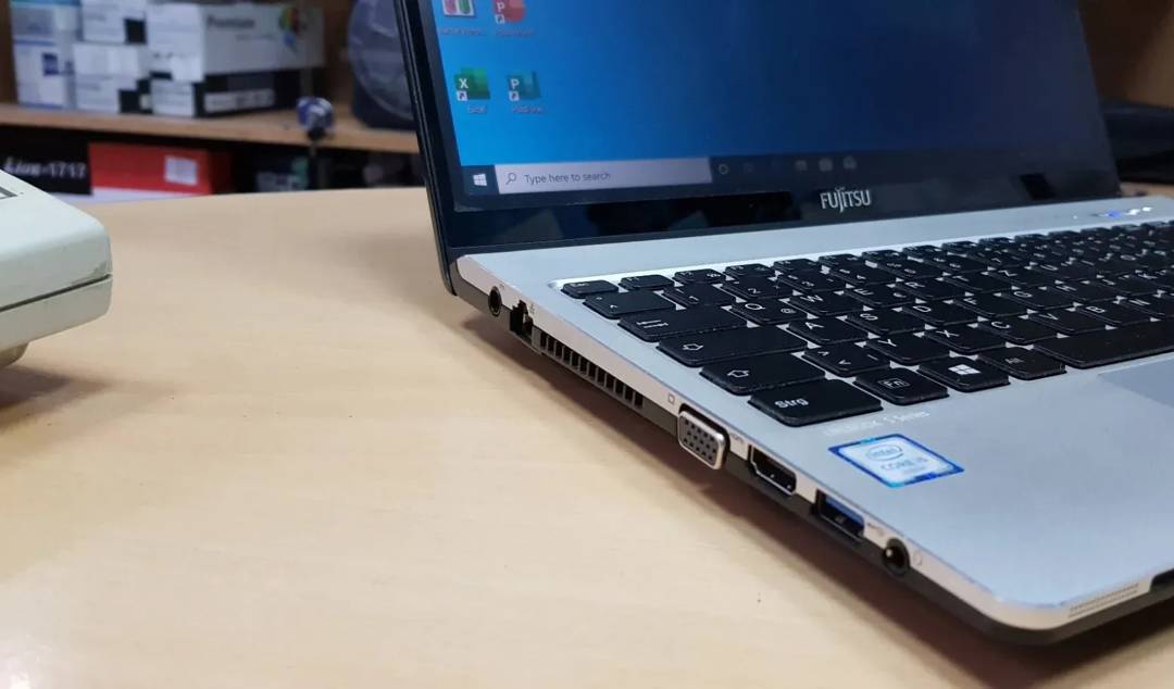 Buy Laptop Fujitsu Lifebook S935 — i5 5300U,… — price 169 EUR