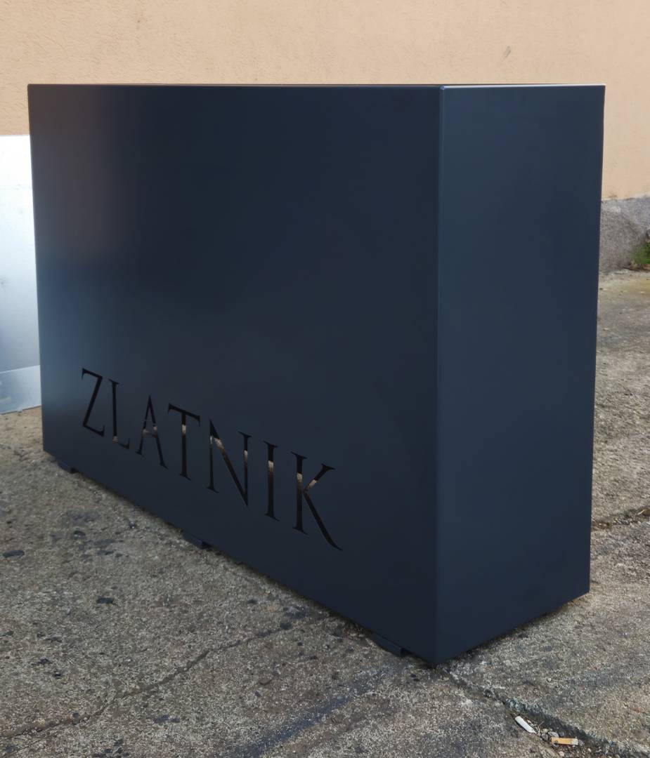 Metal planters