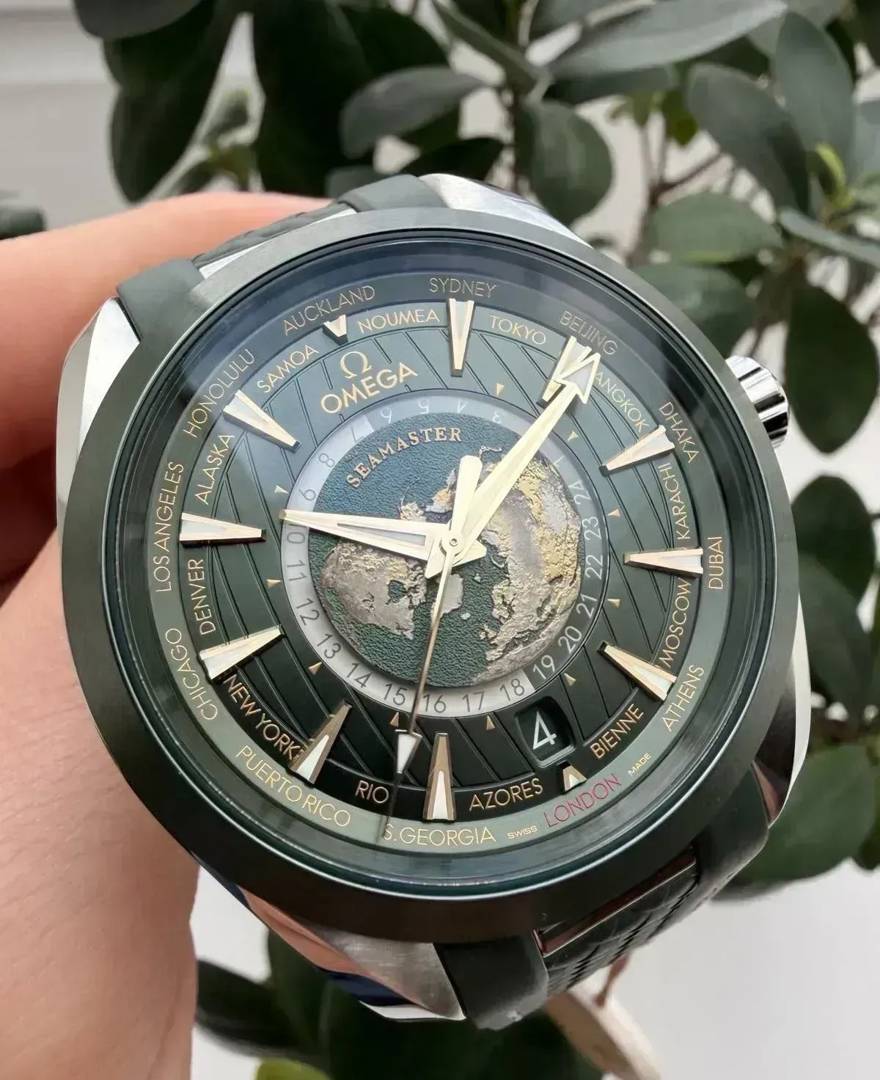 Omega Seamaster Aqua Terra Worldtimer 43 mm, grünes Zifferblatt — Full Set