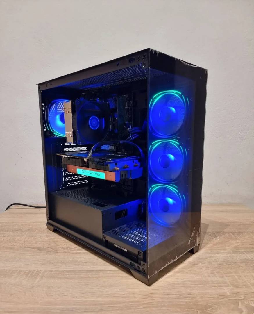 Calculator de gaming i7-9700KF, GTX 1080 8GB, 16GB DDR4, SSD 512GB + HDD 1TB
