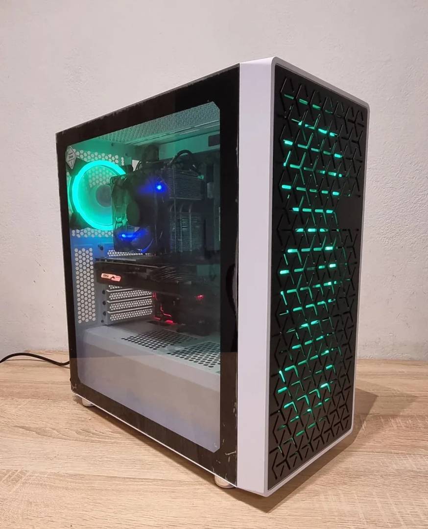 Calculator Ryzen 7 1700X, RX 5500 XT 8GB, 16GB DDR4, SSD 512GB + HDD 500GB