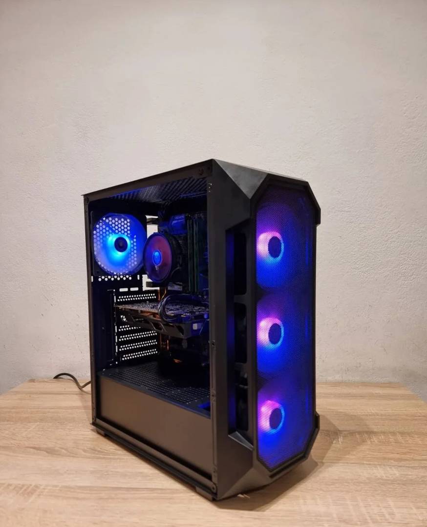 Računar Intel i5-7500, RX 570 8GB, 16GB DDR4, SSD 256GB + HDD 500GB