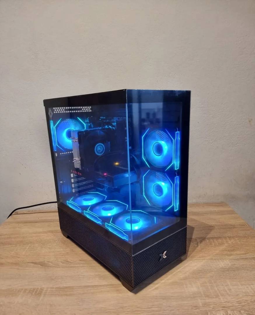 Gaming-PC Ryzen 7 1800X, RX Vega 56 8GB, 16GB DDR4, SSD + HDD