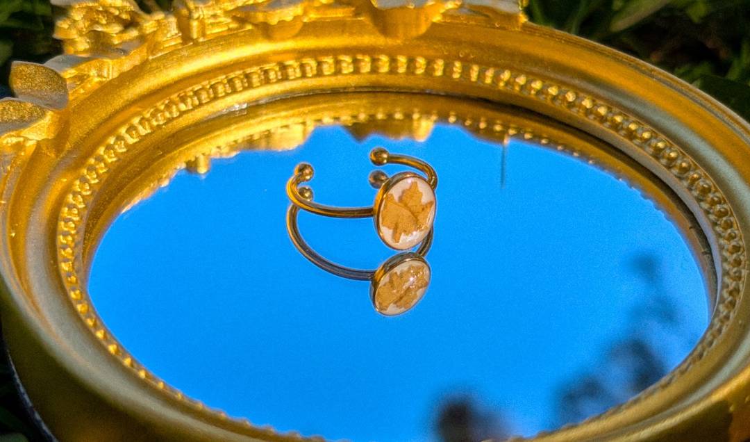 Verstellbarer Ring mit echtem Blatt des Tulpenbaums aus Novi Sad