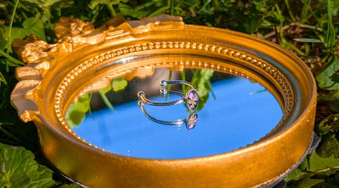 Verstellbarer Ring mit echtem Storchschnabel aus Novi Sad