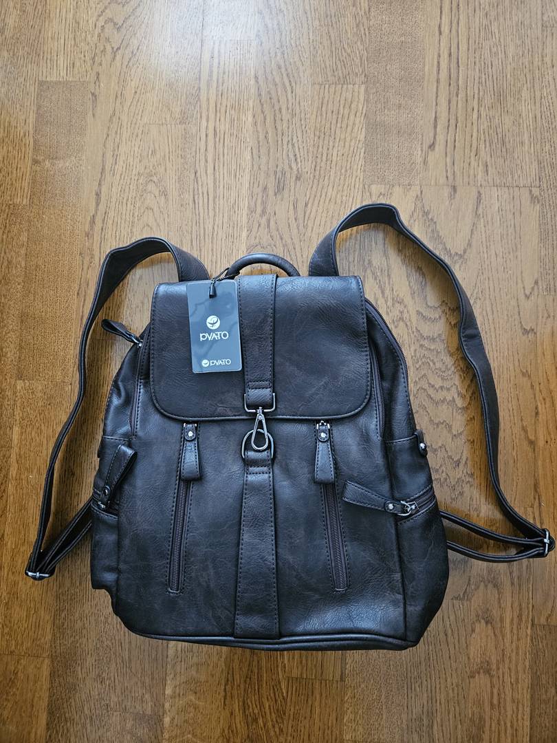 Pyato / Stilvoller Stadtrucksack aus hochwertigem Kunstleder.