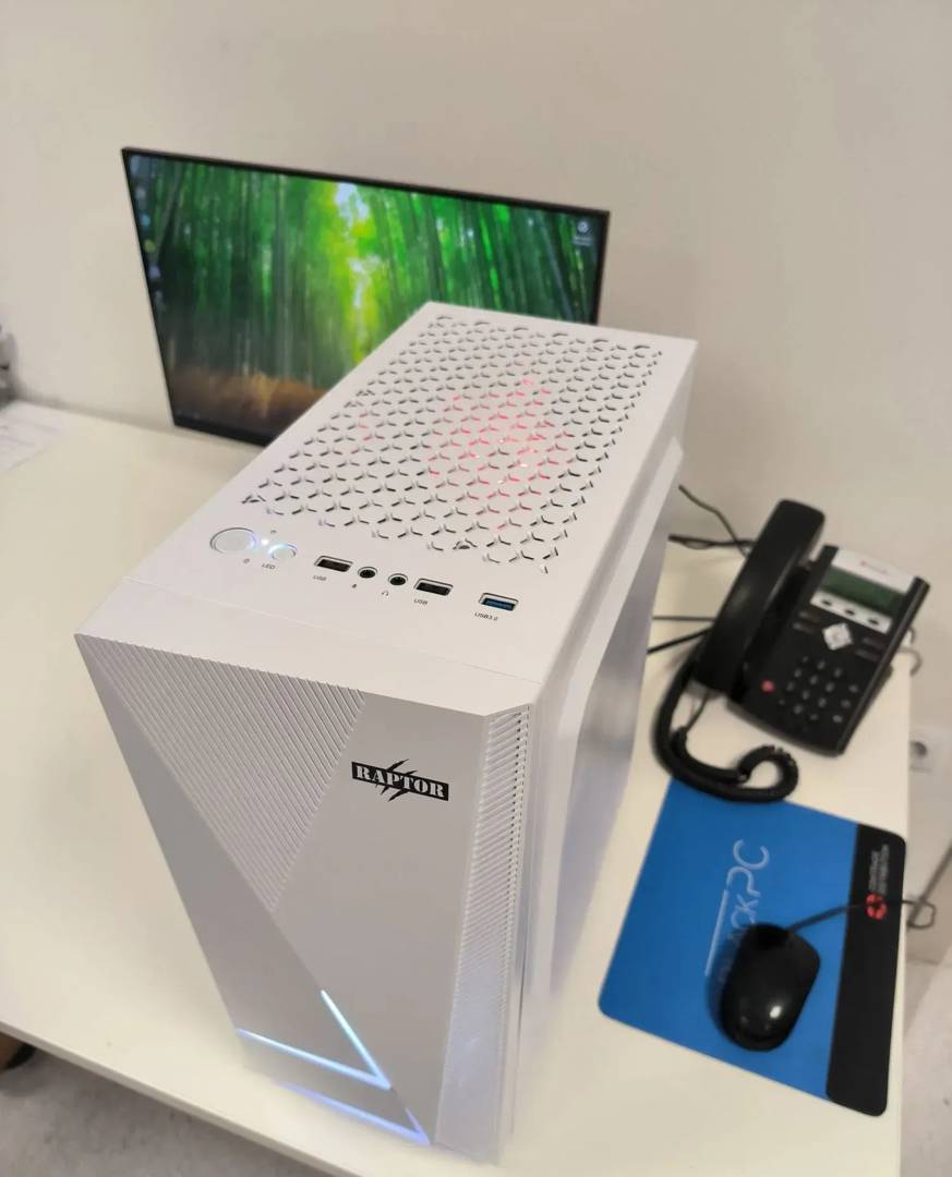 Računar Intel Xeon E3-1230, 16GB RAM, RX 580 8GB, SSD 120GB + HDD 500GB