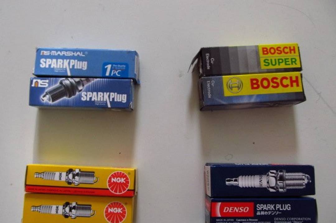 Свічки запалювання NGK серії B, BP, BR і BM для мопедів, скутерів і мотоциклів — нові