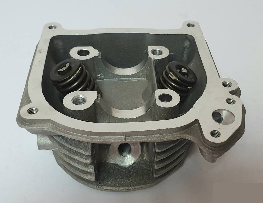 Цилиндрова глава за китайски скутери GY6 4T 50–200cc — нова