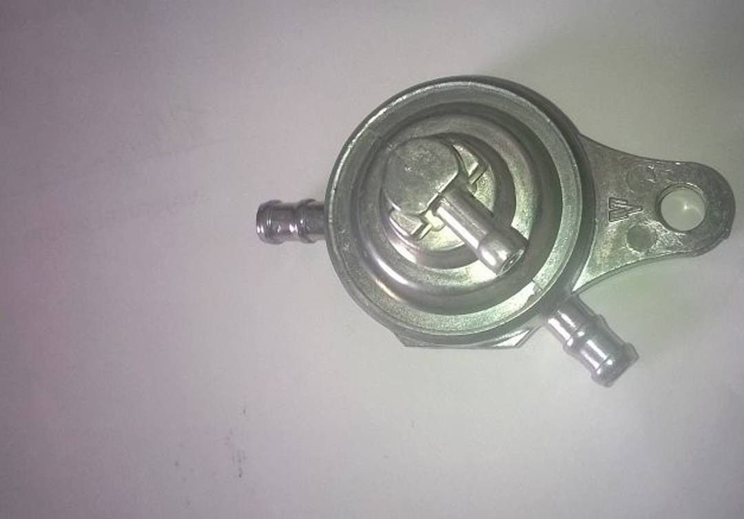 Vakuum-Benzinhahn mit 3 Anschlüssen für Roller 50–150cc — neu