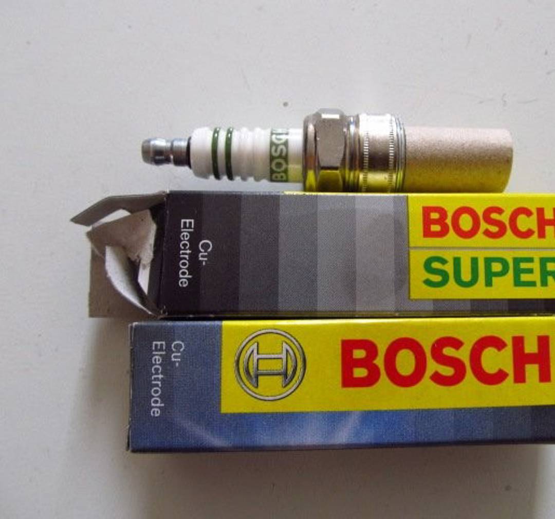 Bujii Bosch seria U, W, WR și XR pentru mopede, scutere și motociclete — noi