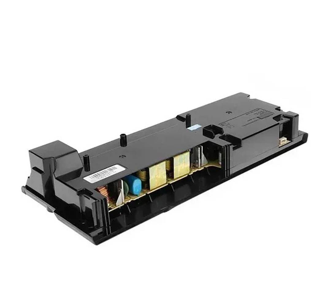Oprema i delovi za PS5, PS4, PS3 i PS Vita — napajanja, torbe, kartice