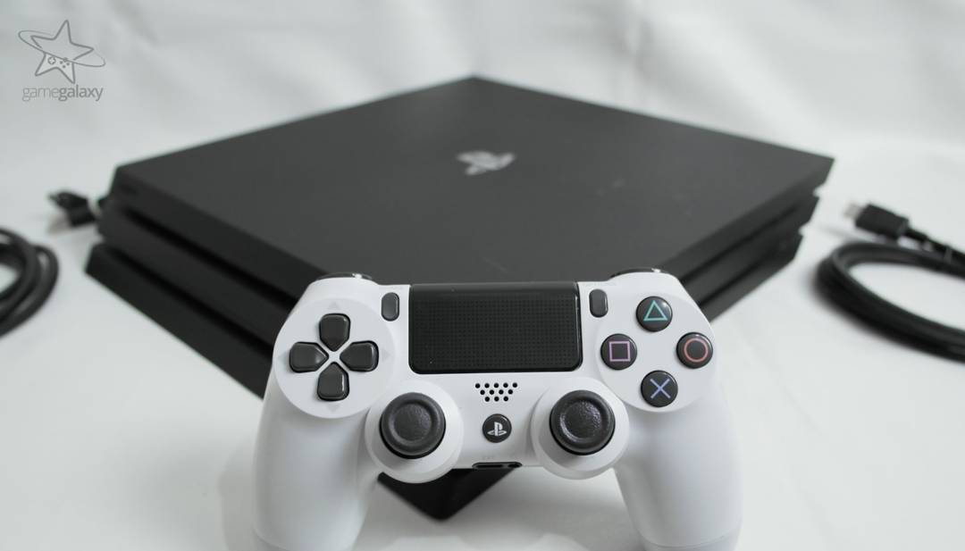 PlayStation 4 Pro 1TB 4K — original, nije čipovan, radi online