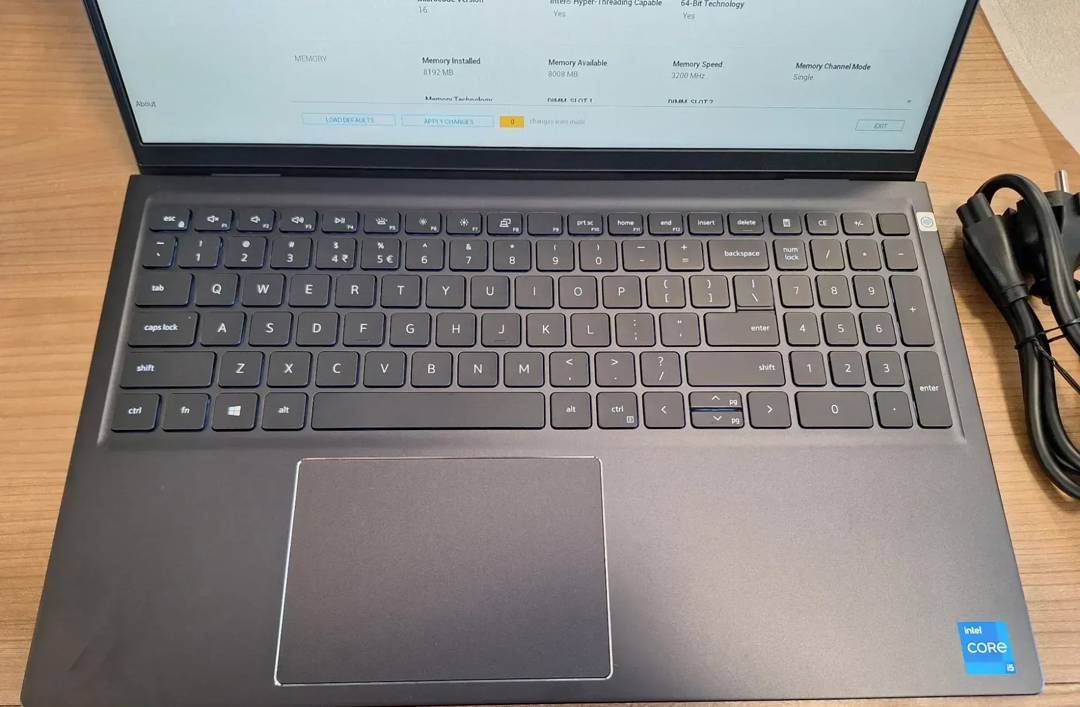 Dell Vostro 15 5510 15.6" FHD — i5-11320H, 8GB DDR4, 256GB SSD