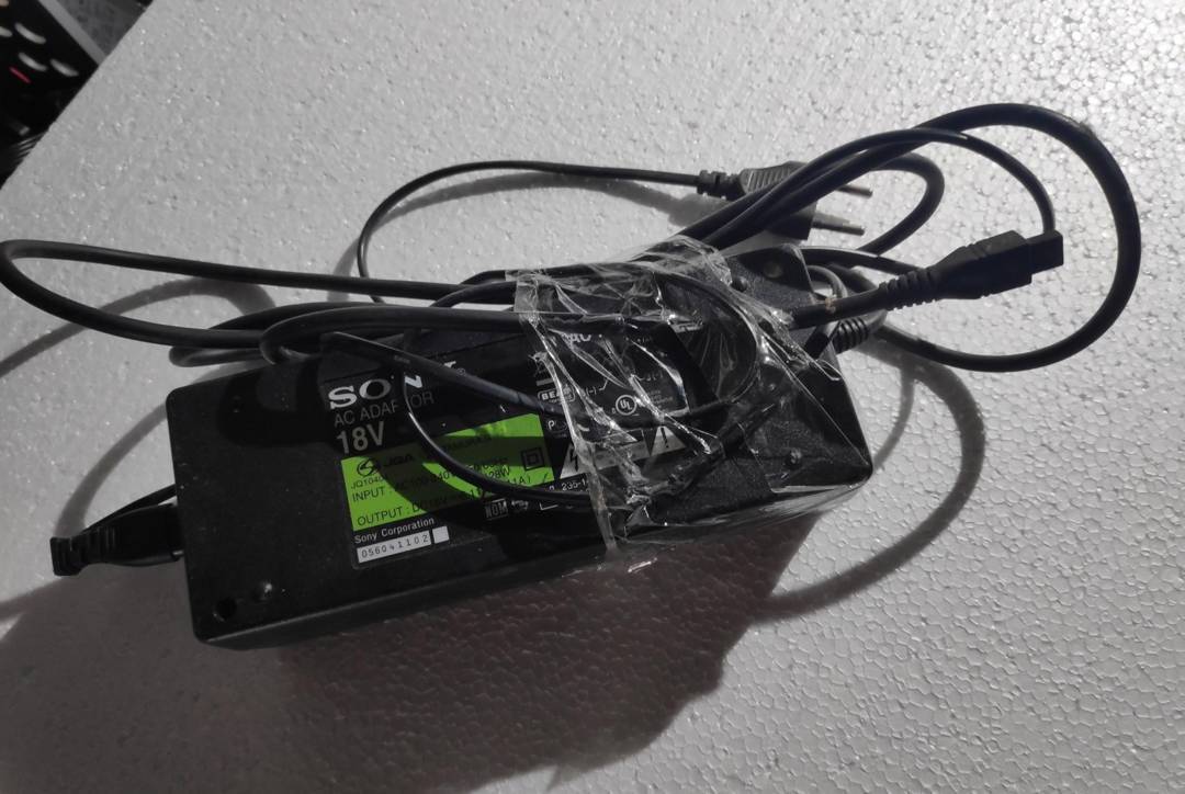 Polnilec za prenosnik Sony 18 V 6.11 A