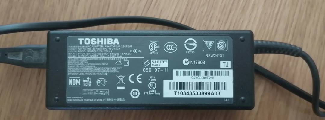 Polnilec za prenosnik Toshiba 19 V 3.95 A