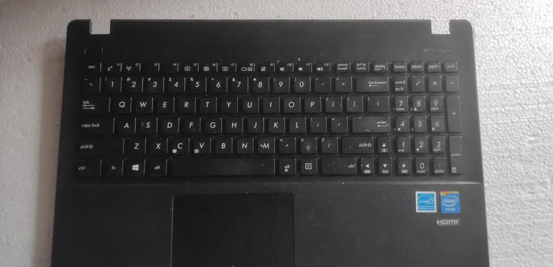 Palmrest mit Tastatur Asus D550M