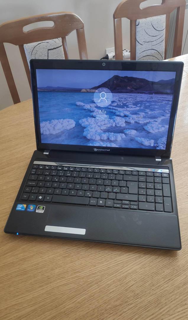 Лаптоп Packard Bell EasyNote NEW91 i3-350M / 4 GB / 640 GB HDD