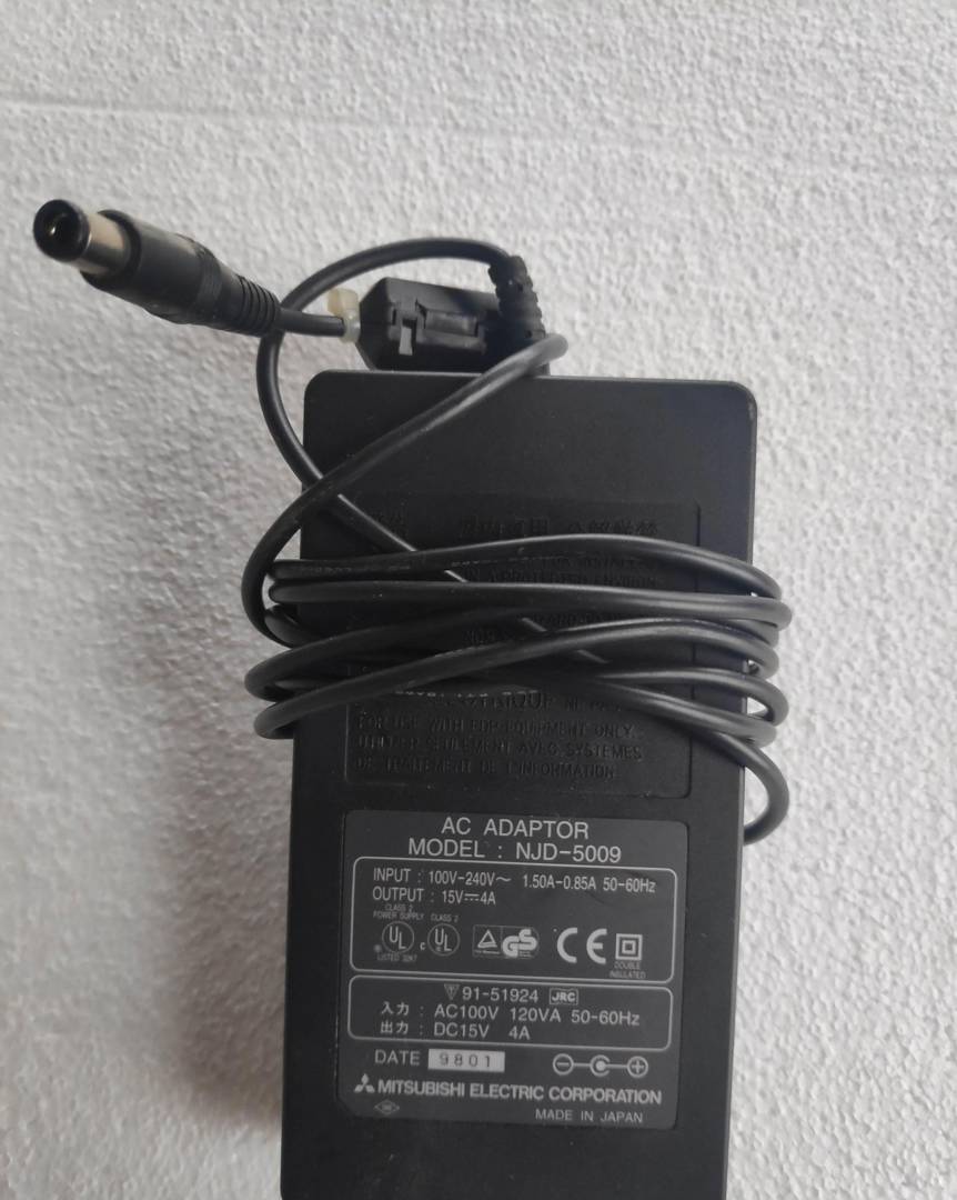 Зарядний пристрій для ноутбука Mitsubishi 15 V 4 A