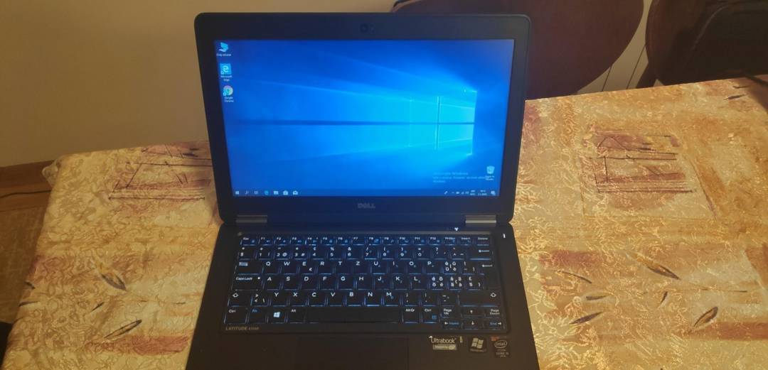 Laptop Dell Latitude E7250 i5-5300U / 8 GB / 256 GB SSD