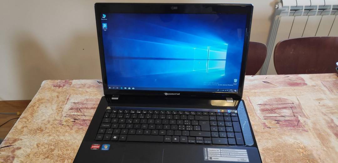 Laptop Packard Bell EasyNote LM Phenom II X4 N970 / 4 GB / 320 GB HDD