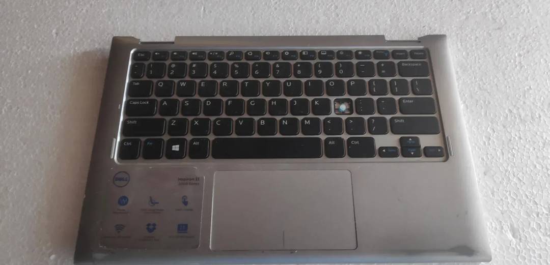 Палмрест с клавиатура и тъчпад Dell Inspiron 11 3000
