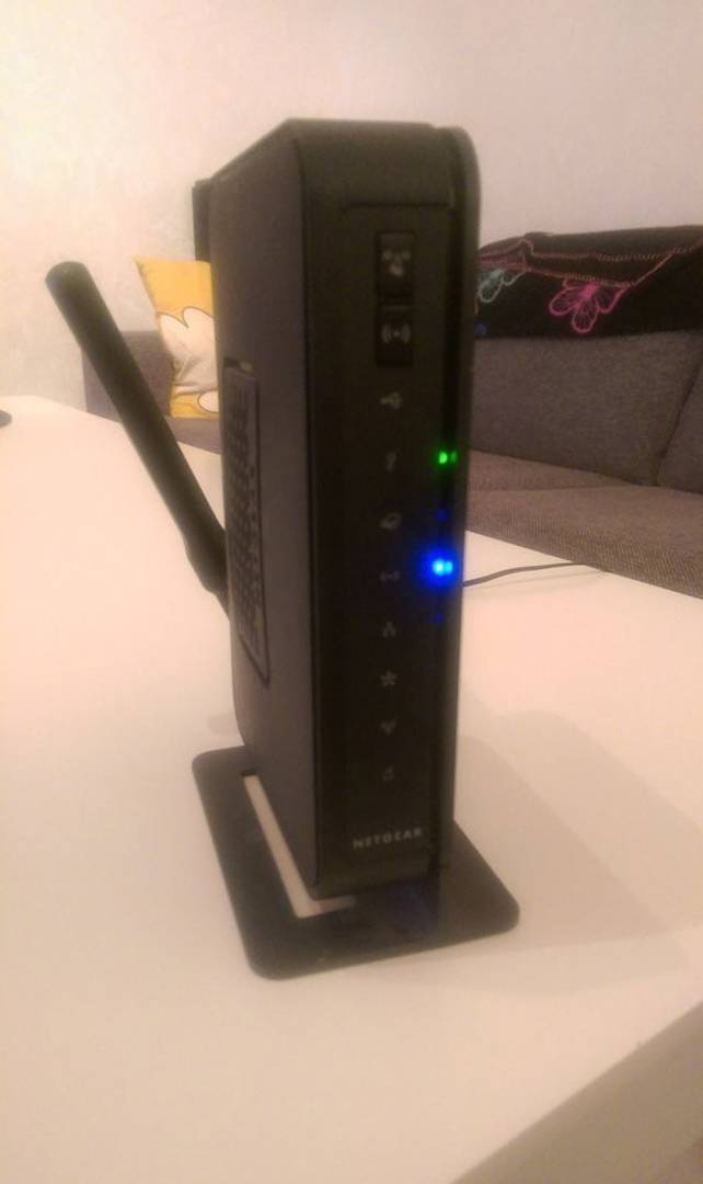 Wi-Fi-роутер зі слотом для SIM-карти Netgear MBR1310