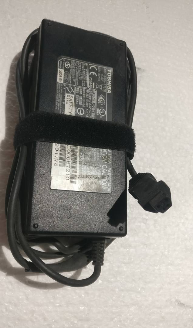 Punjač za laptop Toshiba 15 V 8 A