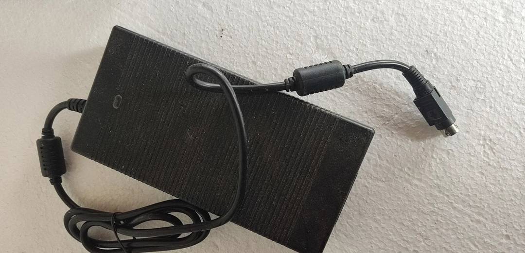 Netzteil Delta Electronics 24 V 12.5 A