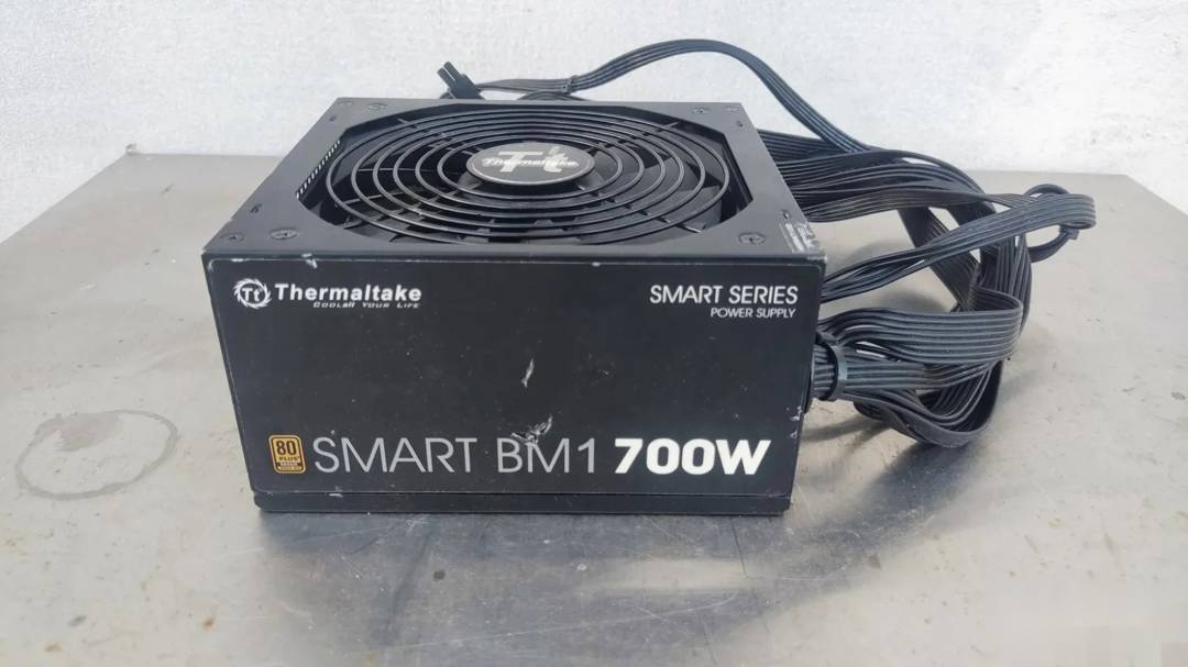 PC-Netzteil Thermaltake Smart BM1 700 W 80+ Bronze