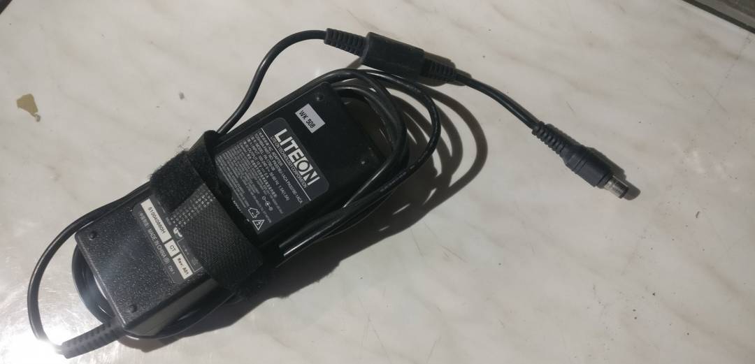 Strujni adapter Liteon 15 V 5 A