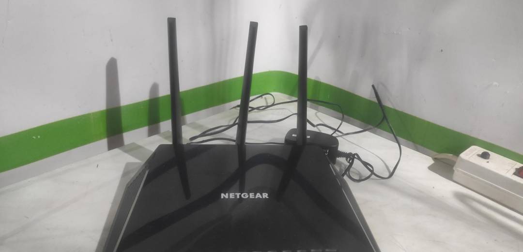 Wi-Fi-роутер Netgear Nighthawk R6800 AC1900 Dual Band