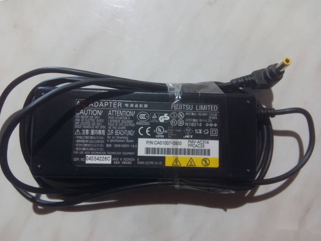 Încărcător laptop Fujitsu Siemens 19 V 4.22 A