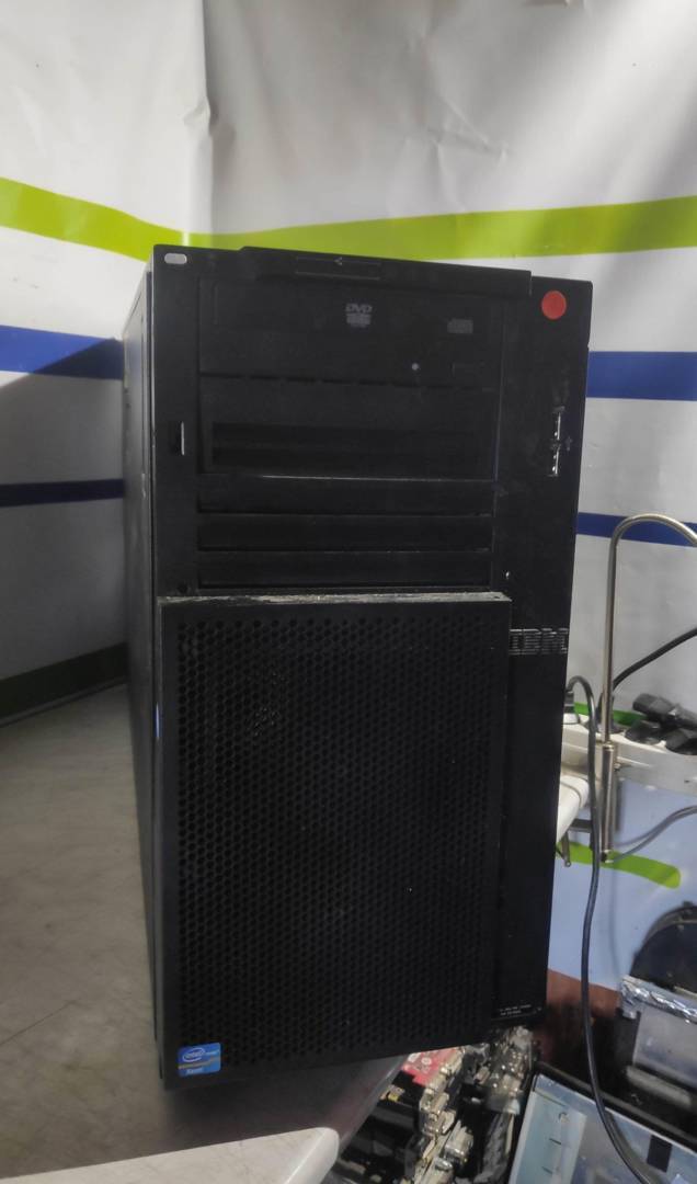 Server IBM System x3500 M4 2x Xeon E5-2609 / 8 GB