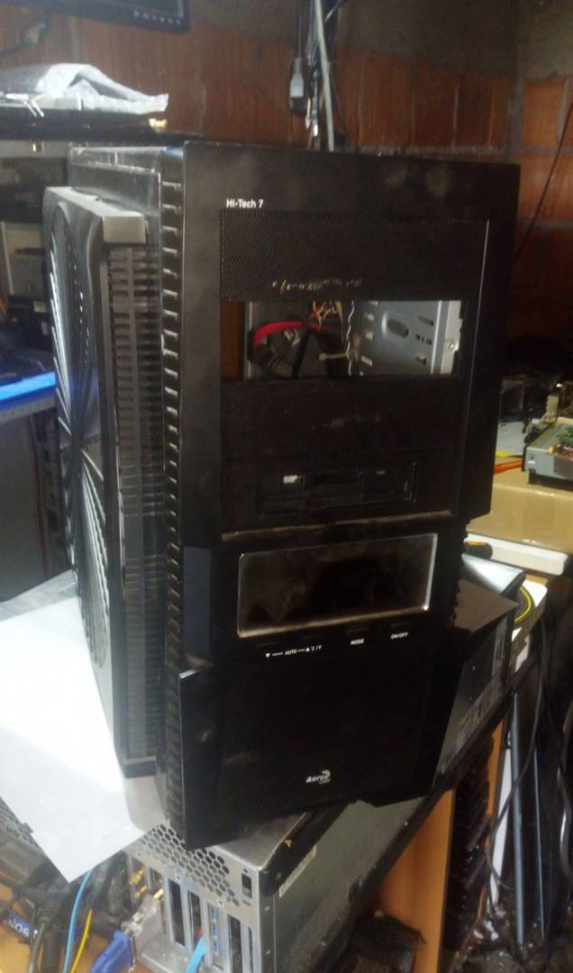 Геймърска кутия за компютър AeroCool Hi-Tech 7