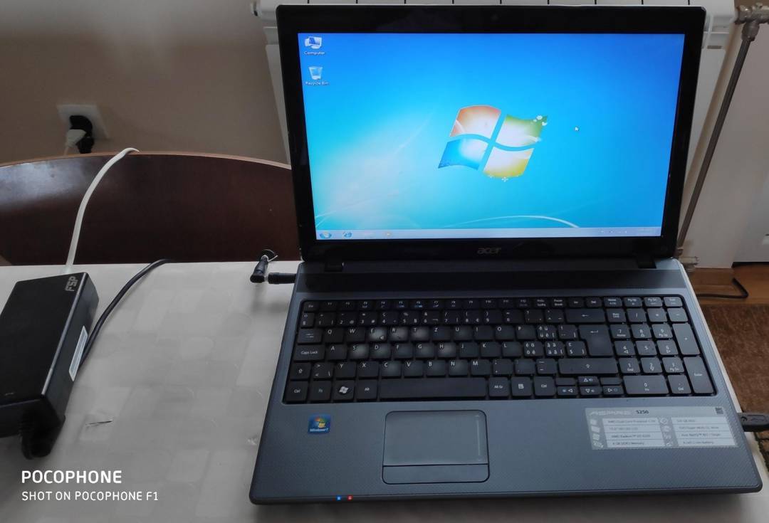 Laptop Acer Aspire 5250 C-50 / 4 GB / 320 GB HDD
