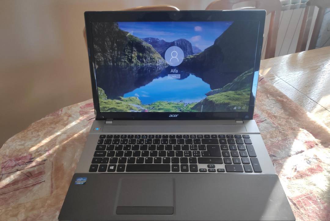 Laptop Acer Aspire V3-771 i5-3210M / 6 GB / 750 GB HDD
