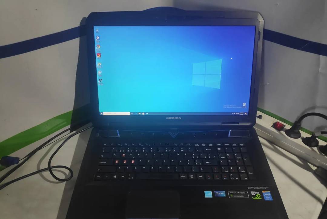 Laptop Medion Erazer X7826 i7-4700MQ / 16 GB / 256 GB SSD + 1 TB HDD