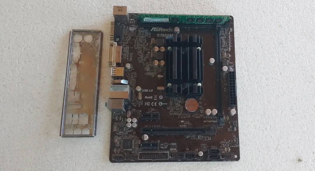 Placă de bază ASRock Q1900M