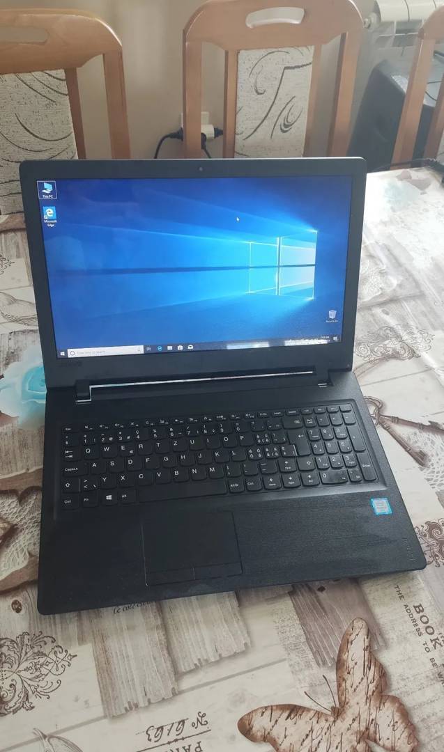 Laptop Lenovo IdeaPad 110-15ISK i3-6100U / 4 GB / 500 GB HDD