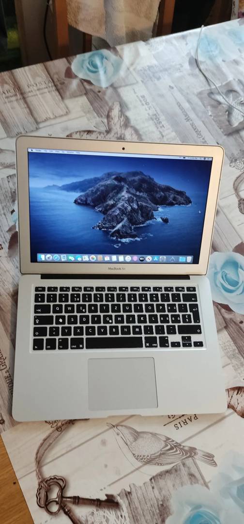 Laptop Apple MacBook Air 13 (Early 2015) i5 1.6 GHz / 8 GB / 120 GB SSD