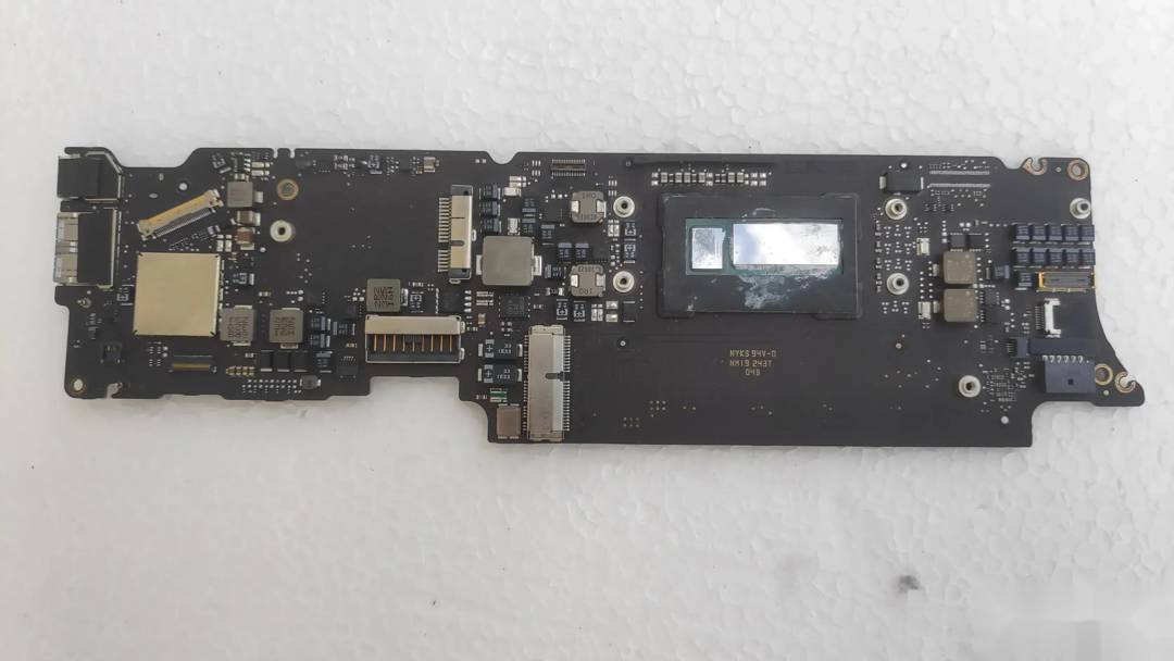 Дънна платка за лаптоп Apple MacBook Air 11 A1465 (Mid 2013) i5 1.3 GHz / 4 GB