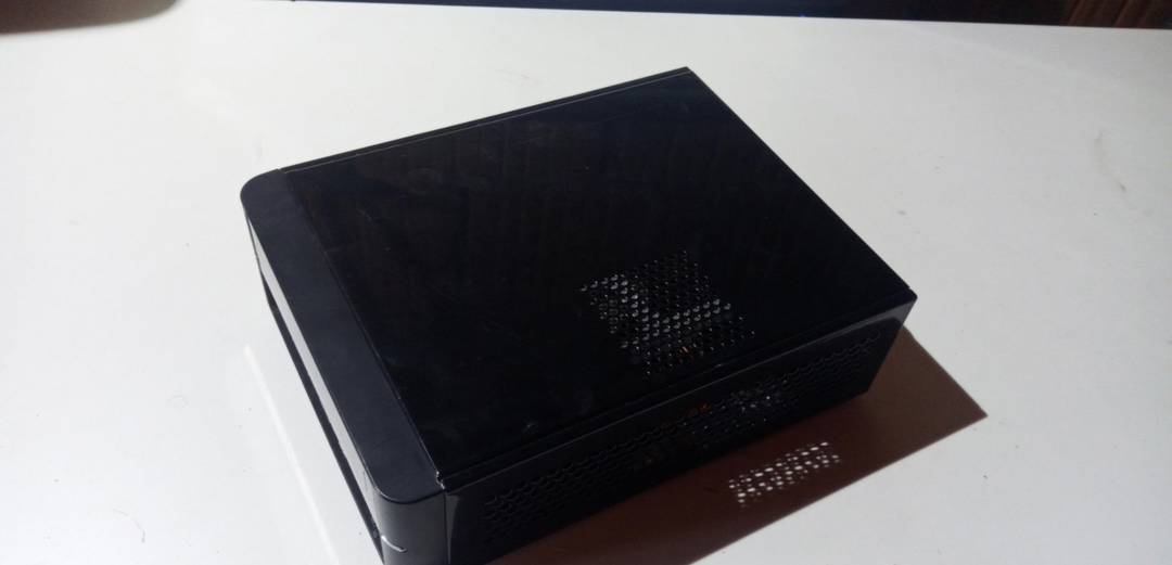 Mini PC Shuttle Atom 330 1.6 GHz / 2 GB / 160 GB HDD