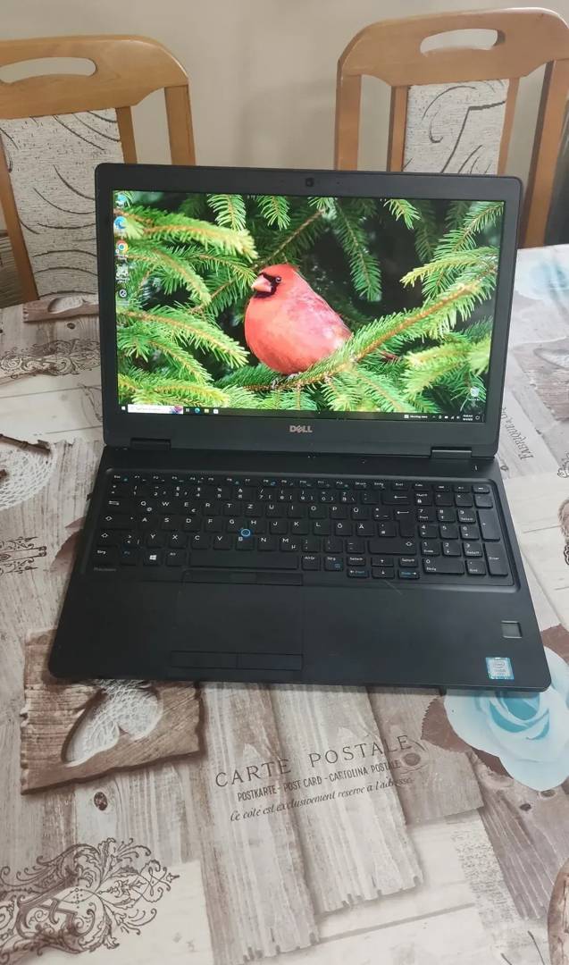 Laptop Dell Precision 3520 Xeon E3-1505M v6 / 16 GB / 512 GB SSD