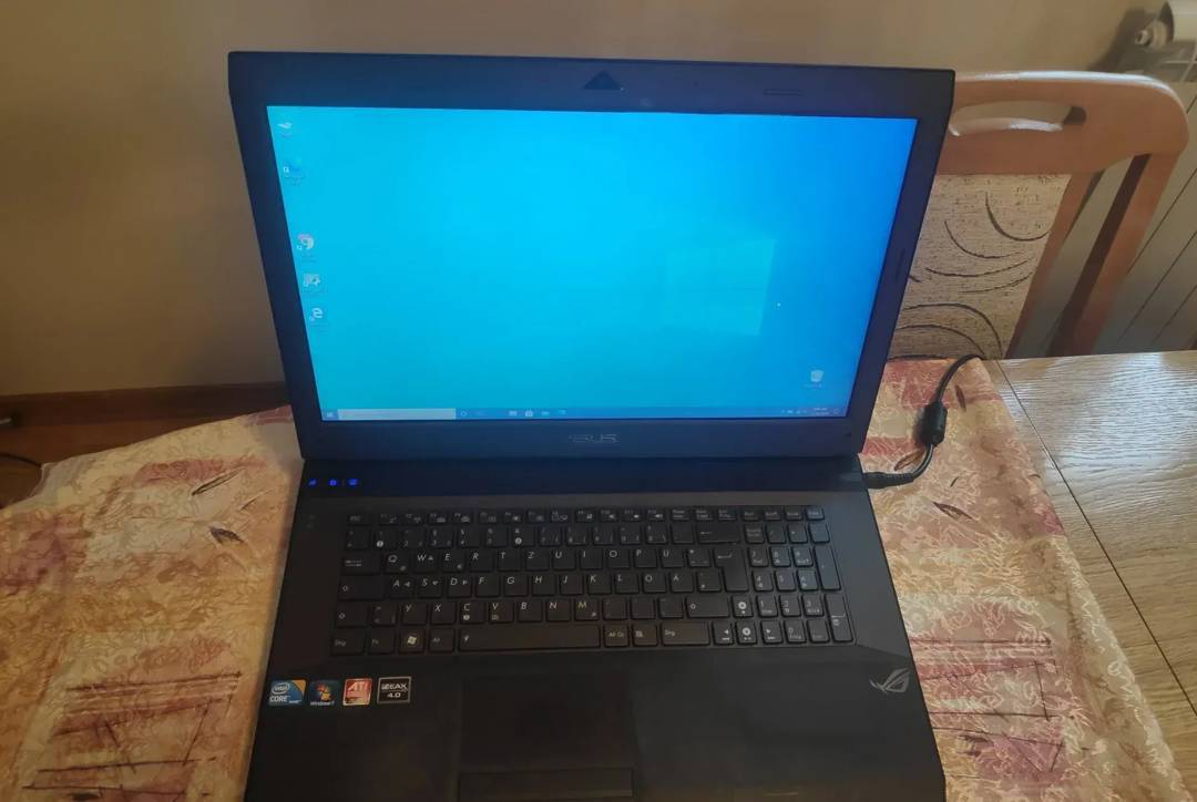 Laptop Asus ROG G73J i7-720QM / 8 GB / 128 GB SSD