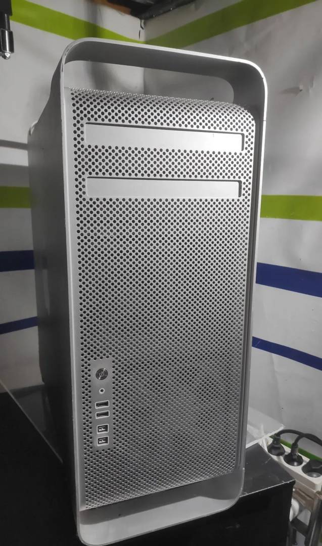 PC Apple Mac Pro 4,1 Xeon 4-Core 2.66 GHz / 16 GB