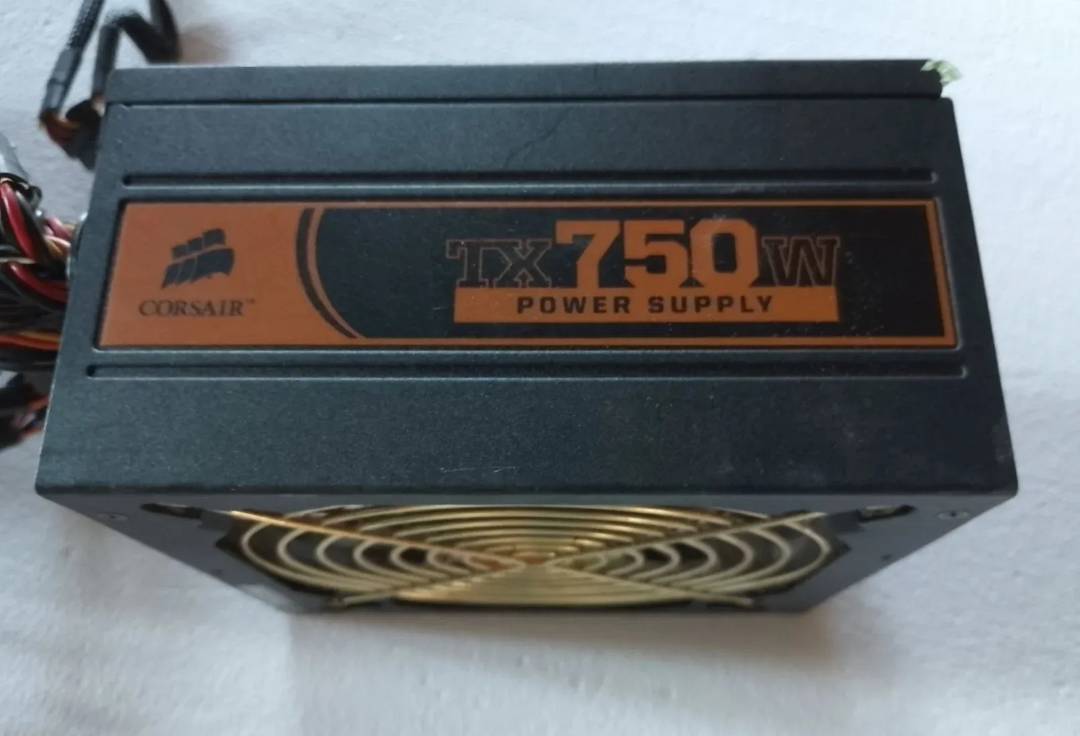 Захранване за компютър Corsair 750 W