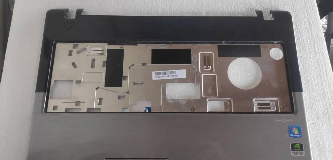 Palmrest with touchpad Medion Akoya P6812