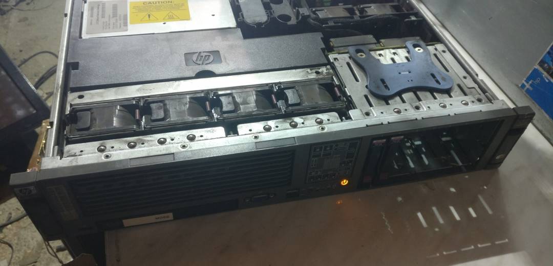 Szerver HP ProLiant DL380 G5 2x Xeon 3.0 GHz / 12 GB