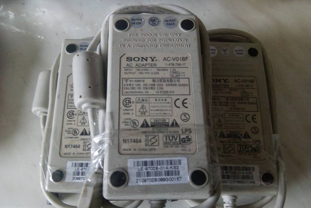 Power adapter Sony 18 V 3.33 A AC-V018F